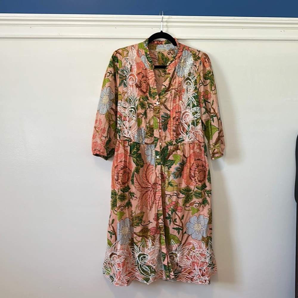 SOFT SURROUNDING. SIZE MEDIUM. Floral Midi Dress with Pink and Green Accents